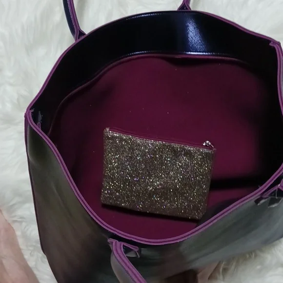 NWT Bath & Body Works large blue tote,  with small glitter pouch that zips - Picture 6 of 8